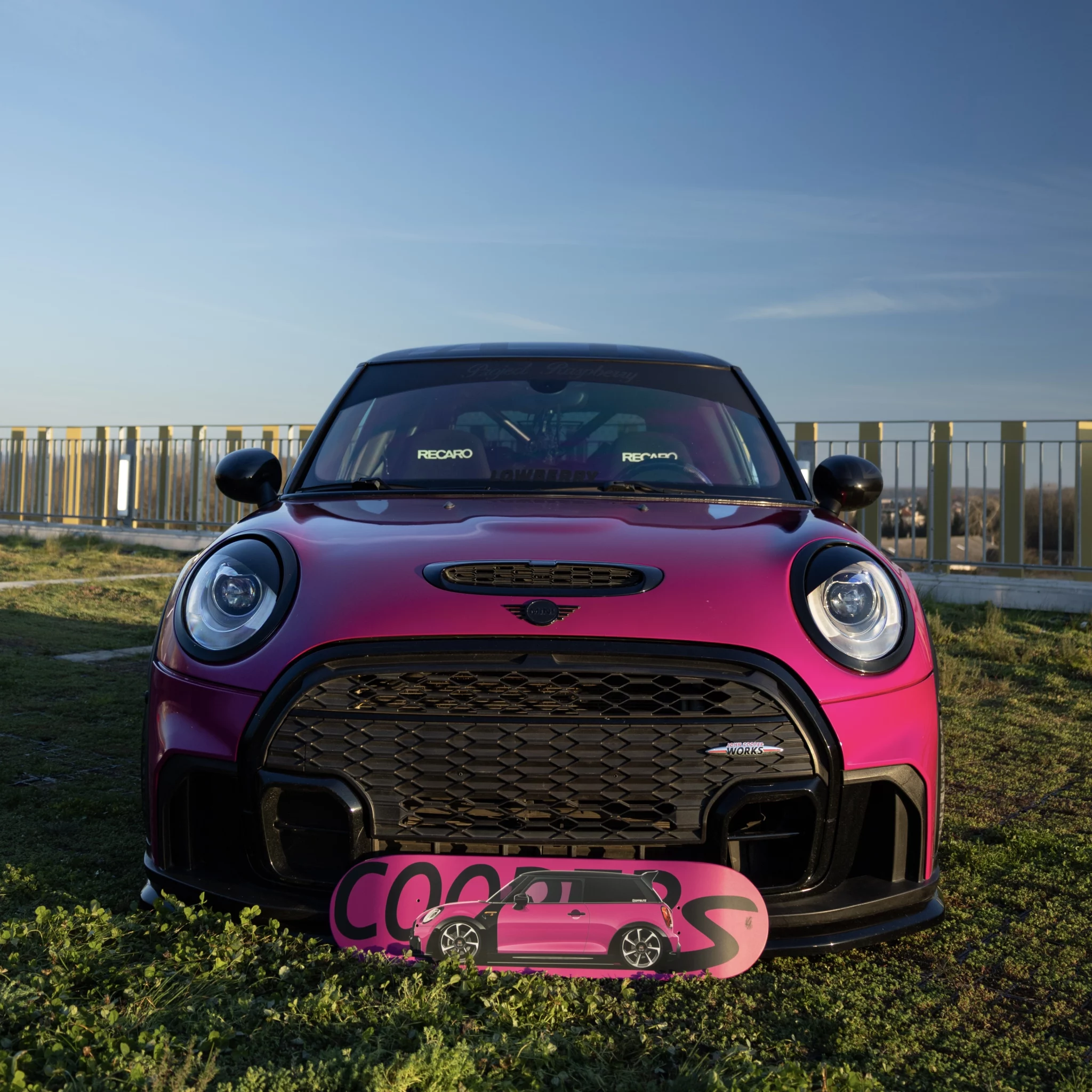 Planche de skate voiture Mini Cooper S rose